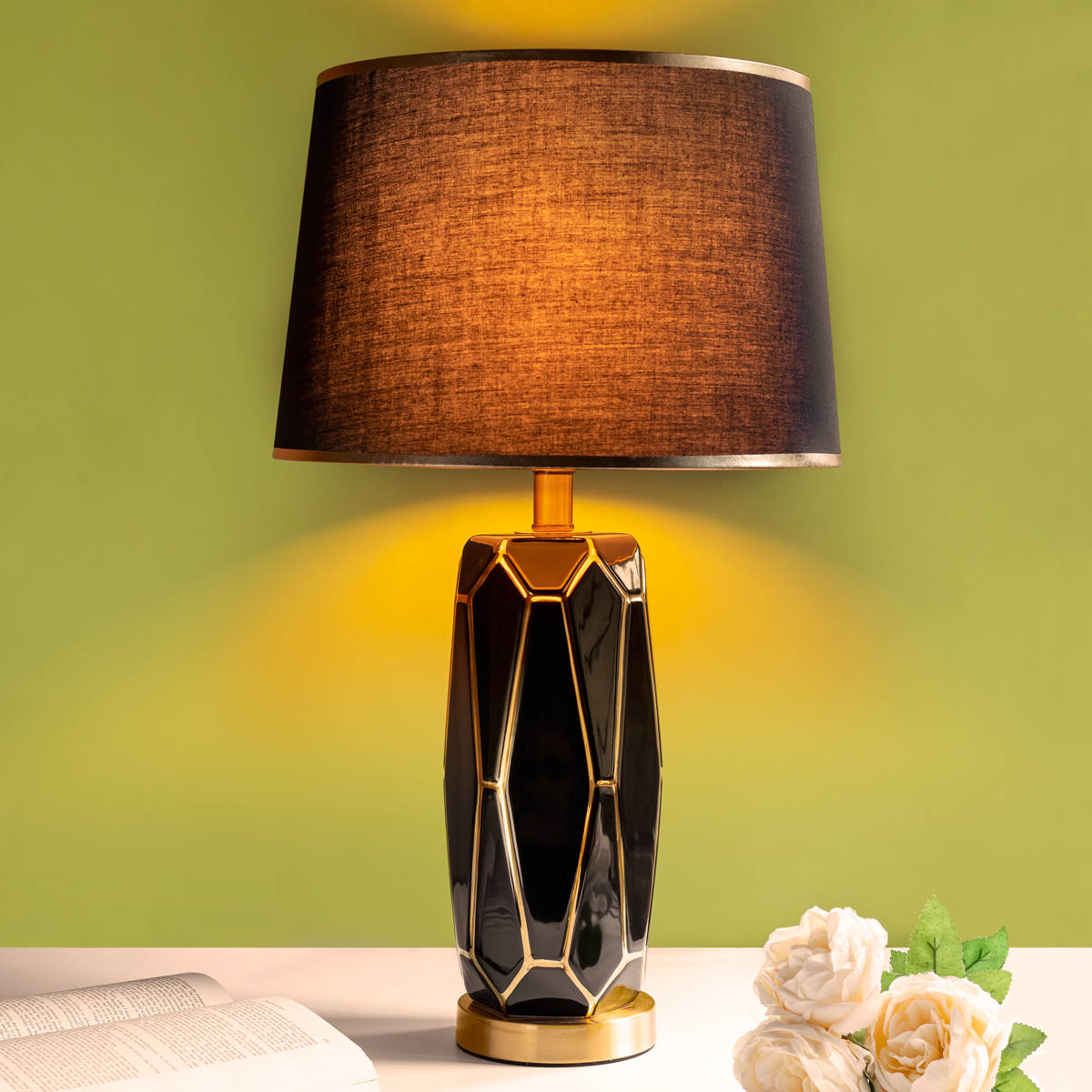 Black geometric hot sale table lamp